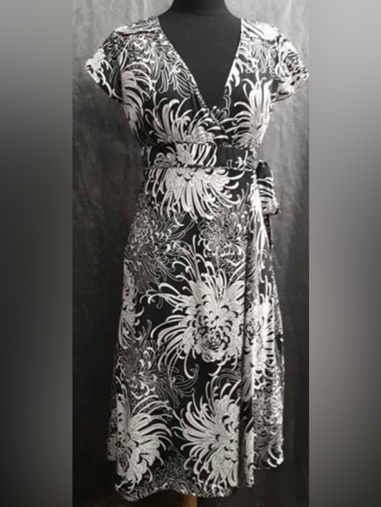 Dresses & Skirts - Monsoon luxury silk floral maxi wrap dress size 8 or medium